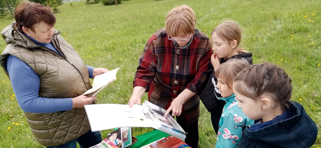 Выставка - просмотр &quot;Наша книжная коллекция&quot;.